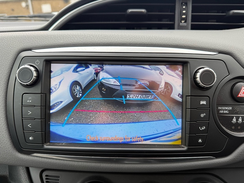 Toyota Yaris 1.33 Dual VVT-i Icon Hatchback 5dr Petrol Manual Euro 5 Euro 5 (99 ps) - U10003809