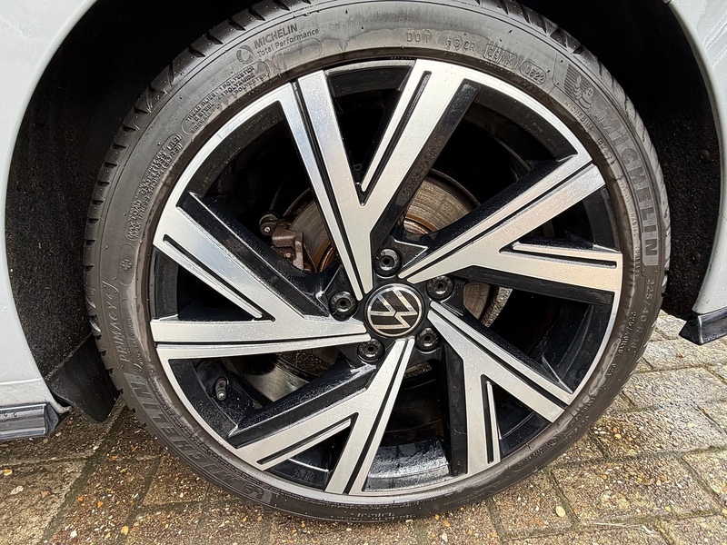 Volkswagen Golf 1.5 eTSI MHEV R-Line Hatchback 5dr Petrol Hybrid DSG Euro 6 (s/s) (150 ps) - U10003810