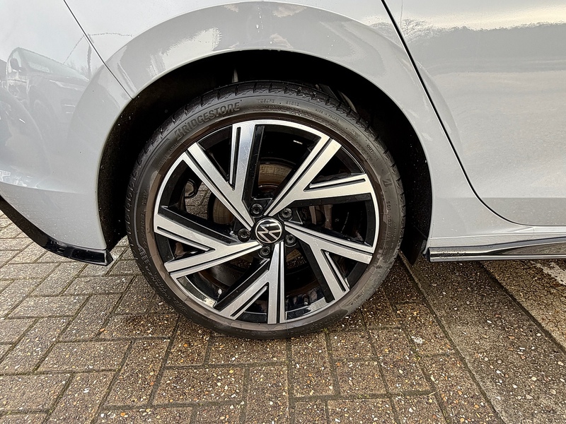 Volkswagen Golf 1.5 eTSI MHEV R-Line Hatchback 5dr Petrol Hybrid DSG Euro 6 (s/s) (150 ps) - U10003810
