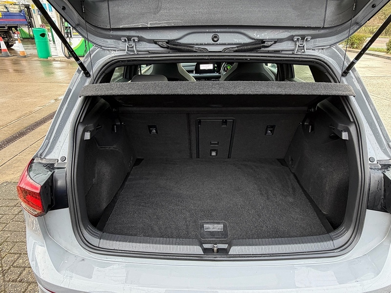 Volkswagen Golf 1.5 eTSI MHEV R-Line Hatchback 5dr Petrol Hybrid DSG Euro 6 (s/s) (150 ps) - U10003810