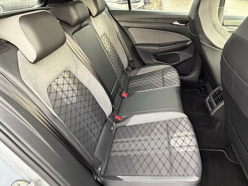 Volkswagen Golf 1.5 eTSI MHEV R-Line Hatchback 5dr Petrol Hybrid DSG Euro 6 (s/s) (150 ps) - U10003810