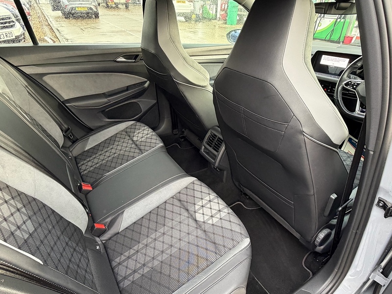 Volkswagen Golf 1.5 eTSI MHEV R-Line Hatchback 5dr Petrol Hybrid DSG Euro 6 (s/s) (150 ps) - U10003810