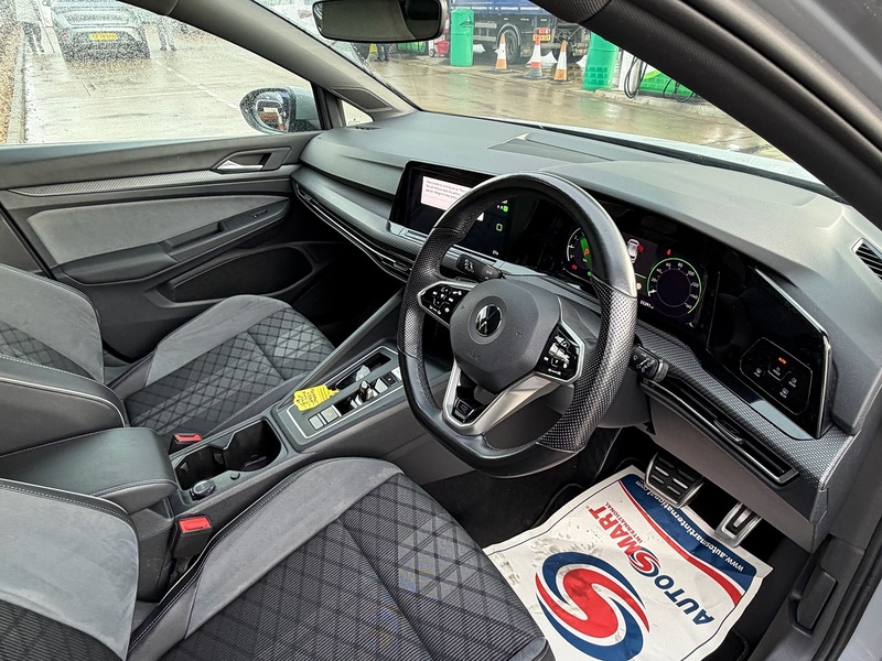 Volkswagen Golf 1.5 eTSI MHEV R-Line Hatchback 5dr Petrol Hybrid DSG Euro 6 (s/s) (150 ps) - U10003810