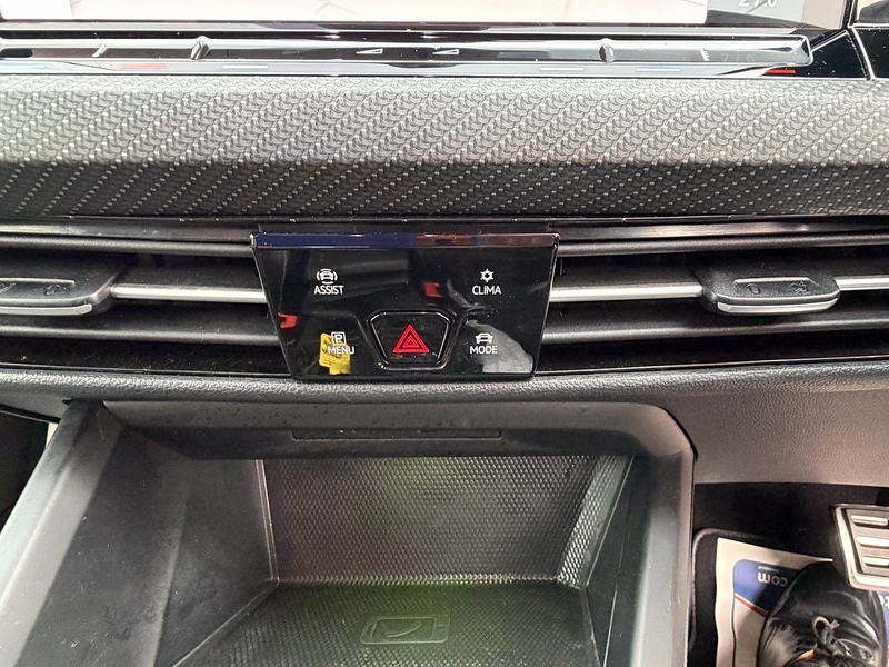 Volkswagen Golf 1.5 eTSI MHEV R-Line Hatchback 5dr Petrol Hybrid DSG Euro 6 (s/s) (150 ps) - U10003810