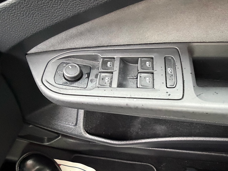 Volkswagen Golf 1.5 eTSI MHEV R-Line Hatchback 5dr Petrol Hybrid DSG Euro 6 (s/s) (150 ps) - U10003810