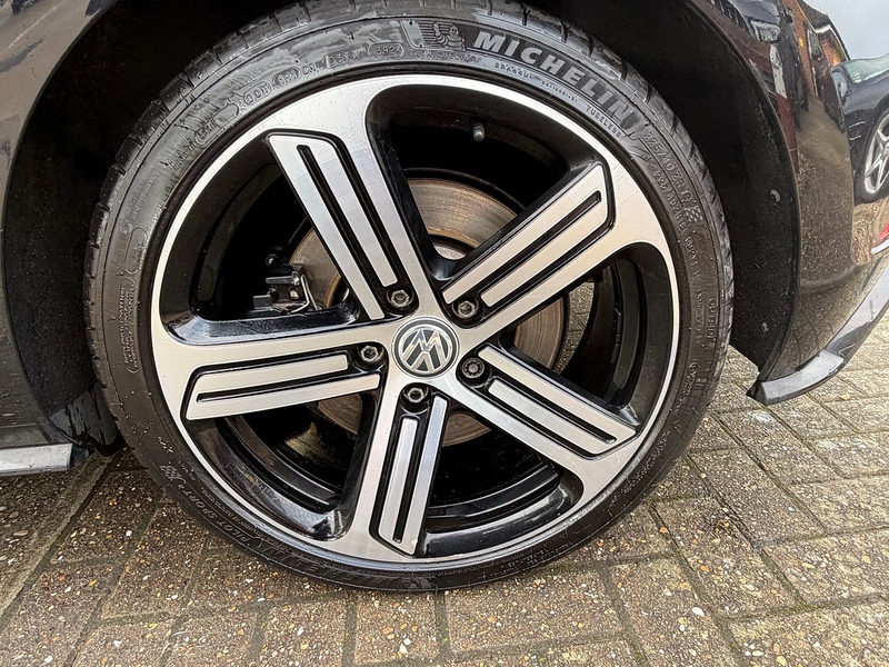 Volkswagen Golf 2.0 TSI R Hatchback 5dr Petrol DSG 4Motion Euro 6 (s/s) (300 ps) - U10003818
