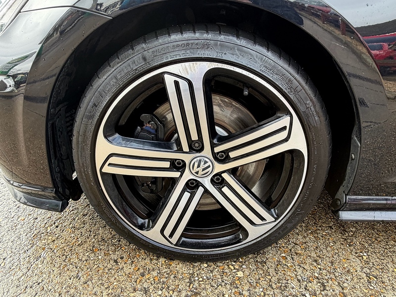 Volkswagen Golf 2.0 TSI R Hatchback 5dr Petrol DSG 4Motion Euro 6 (s/s) (300 ps) - U10003818