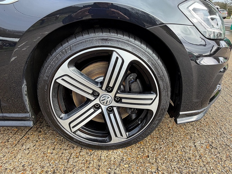 Volkswagen Golf 2.0 TSI R Hatchback 5dr Petrol DSG 4Motion Euro 6 (s/s) (300 ps) - U10003818