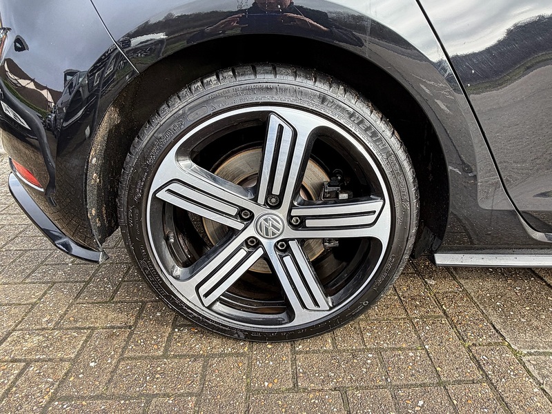 Volkswagen Golf 2.0 TSI R Hatchback 5dr Petrol DSG 4Motion Euro 6 (s/s) (300 ps) - U10003818