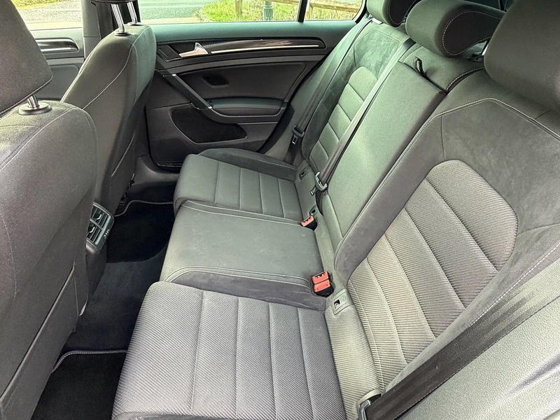 Volkswagen Golf 2.0 TSI R Hatchback 5dr Petrol DSG 4Motion Euro 6 (s/s) (300 ps) - U10003818