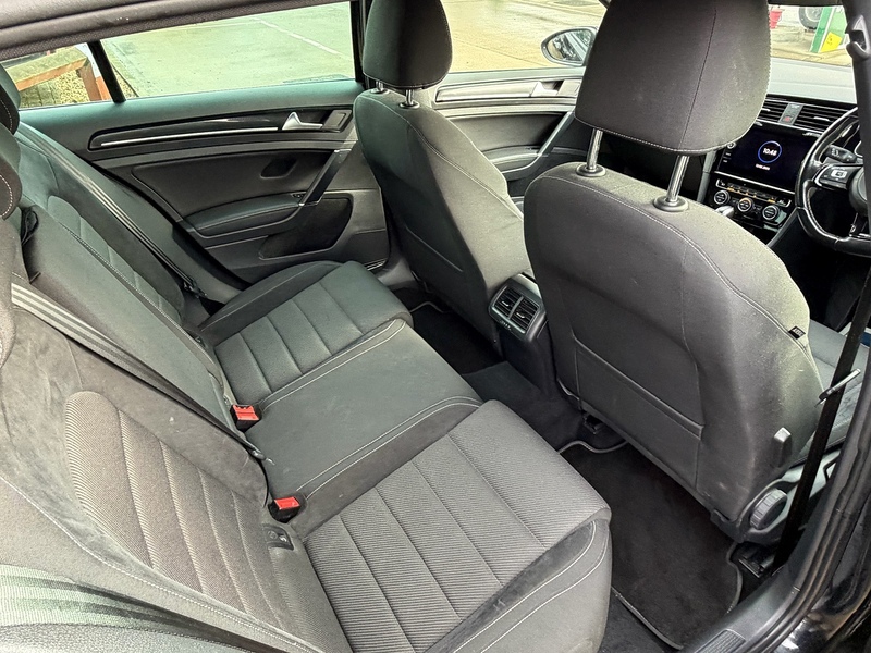 Volkswagen Golf 2.0 TSI R Hatchback 5dr Petrol DSG 4Motion Euro 6 (s/s) (300 ps) - U10003818