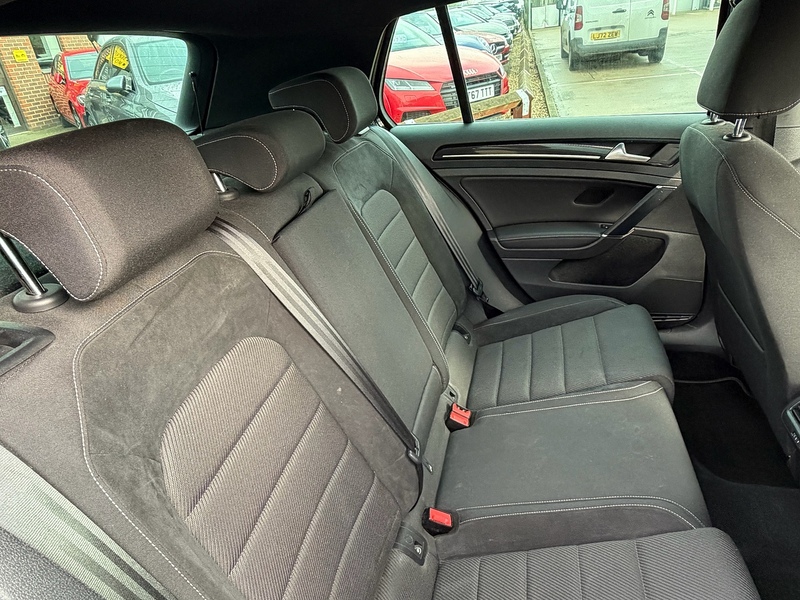 Volkswagen Golf 2.0 TSI R Hatchback 5dr Petrol DSG 4Motion Euro 6 (s/s) (300 ps) - U10003818