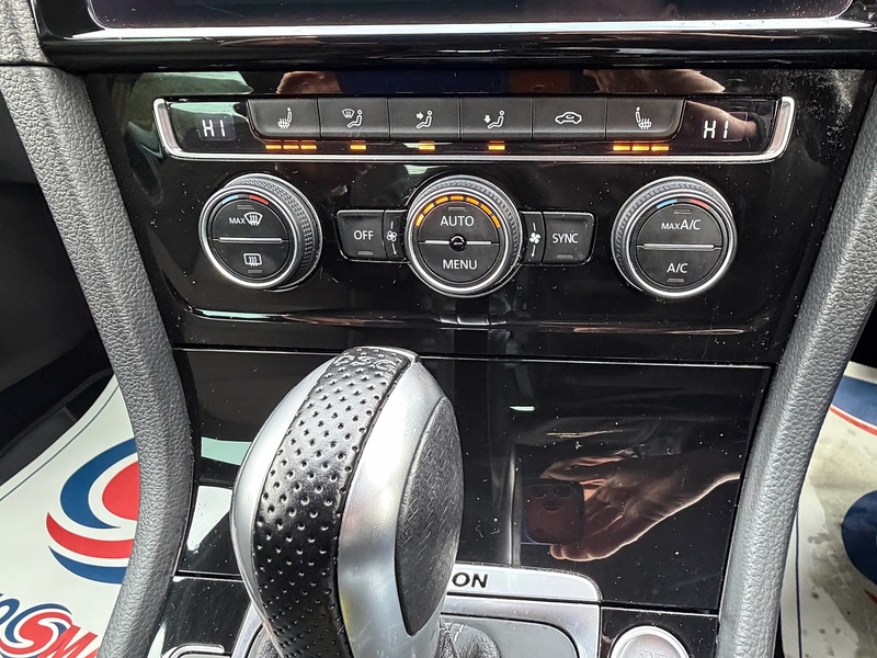 Volkswagen Golf 2.0 TSI R Hatchback 5dr Petrol DSG 4Motion Euro 6 (s/s) (300 ps) - U10003818