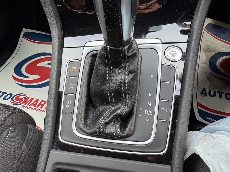 Volkswagen Golf 2.0 TSI R Hatchback 5dr Petrol DSG 4Motion Euro 6 (s/s) (300 ps) - U10003818