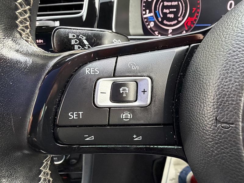 Volkswagen Golf 2.0 TSI R Hatchback 5dr Petrol DSG 4Motion Euro 6 (s/s) (300 ps) - U10003818