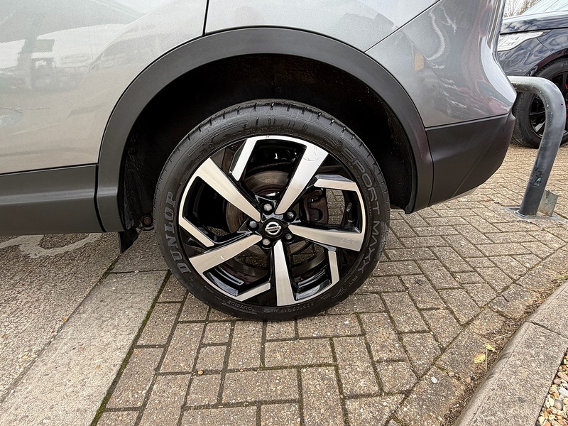 Nissan Qashqai 1.3 DIG-T Tekna SUV 5dr Petrol Manual Euro 6 (s/s) (140 ps) - U10003819