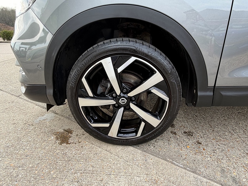 Nissan Qashqai 1.3 DIG-T Tekna SUV 5dr Petrol Manual Euro 6 (s/s) (140 ps) - U10003819