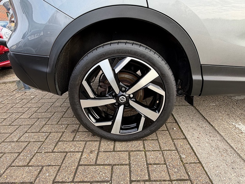 Nissan Qashqai 1.3 DIG-T Tekna SUV 5dr Petrol Manual Euro 6 (s/s) (140 ps) - U10003819