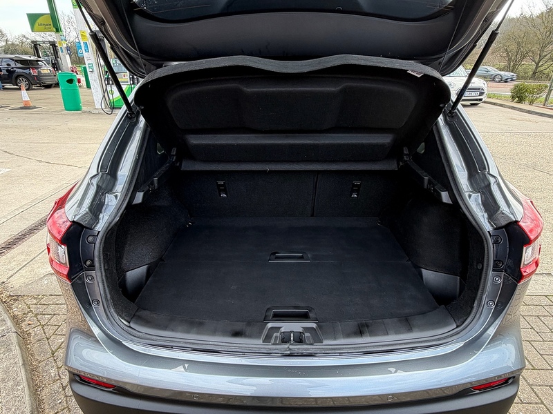 Nissan Qashqai 1.3 DIG-T Tekna SUV 5dr Petrol Manual Euro 6 (s/s) (140 ps) - U10003819