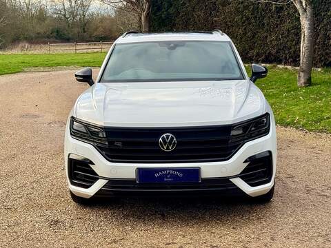 Volkswagen Touareg 3.0 TSI V6 Black Edition SUV 5dr Petrol Tiptronic 4Motion Euro 6 (s/s) (340 ps) - U10003821