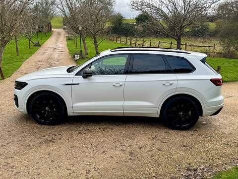 Volkswagen Touareg 3.0 TSI V6 Black Edition SUV 5dr Petrol Tiptronic 4Motion Euro 6 (s/s) (340 ps) - U10003821