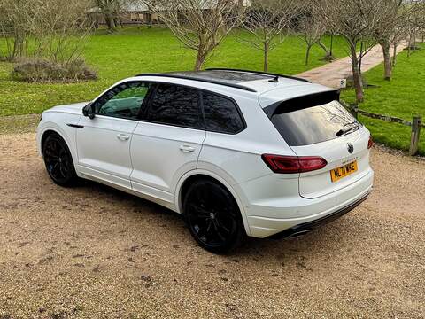 Volkswagen Touareg 3.0 TSI V6 Black Edition SUV 5dr Petrol Tiptronic 4Motion Euro 6 (s/s) (340 ps) - U10003821