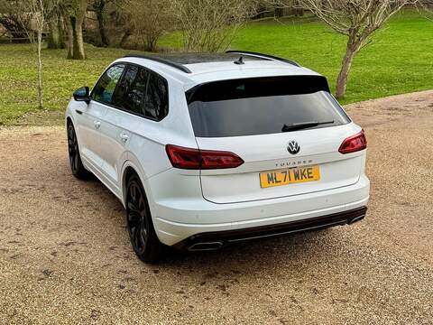 Volkswagen Touareg 3.0 TSI V6 Black Edition SUV 5dr Petrol Tiptronic 4Motion Euro 6 (s/s) (340 ps) - U10003821