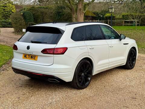 Volkswagen Touareg 3.0 TSI V6 Black Edition SUV 5dr Petrol Tiptronic 4Motion Euro 6 (s/s) (340 ps) - U10003821