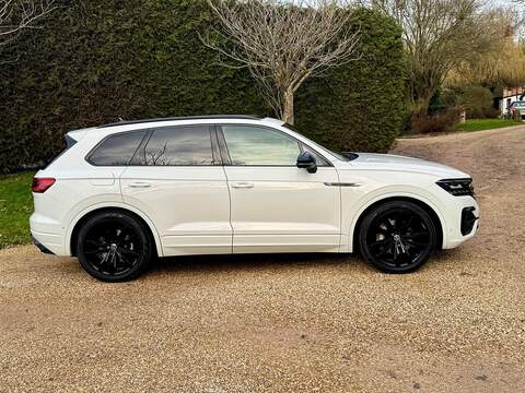 Volkswagen Touareg 3.0 TSI V6 Black Edition SUV 5dr Petrol Tiptronic 4Motion Euro 6 (s/s) (340 ps) - U10003821