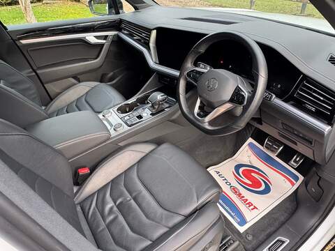 Volkswagen Touareg 3.0 TSI V6 Black Edition SUV 5dr Petrol Tiptronic 4Motion Euro 6 (s/s) (340 ps) - U10003821