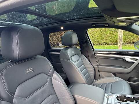 Volkswagen Touareg 3.0 TSI V6 Black Edition SUV 5dr Petrol Tiptronic 4Motion Euro 6 (s/s) (340 ps) - U10003821