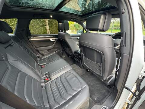 Volkswagen Touareg 3.0 TSI V6 Black Edition SUV 5dr Petrol Tiptronic 4Motion Euro 6 (s/s) (340 ps) - U10003821