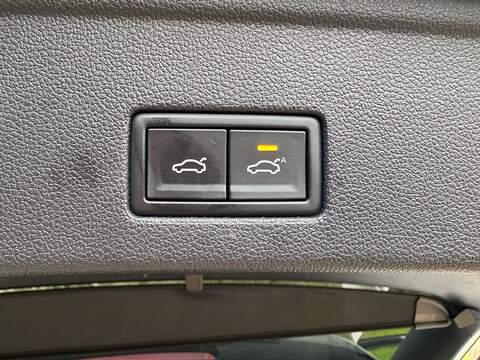 Volkswagen Touareg 3.0 TSI V6 Black Edition SUV 5dr Petrol Tiptronic 4Motion Euro 6 (s/s) (340 ps) - U10003821