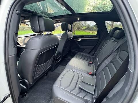 Volkswagen Touareg 3.0 TSI V6 Black Edition SUV 5dr Petrol Tiptronic 4Motion Euro 6 (s/s) (340 ps) - U10003821