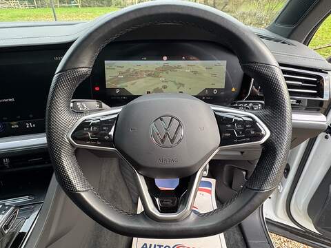 Volkswagen Touareg 3.0 TSI V6 Black Edition SUV 5dr Petrol Tiptronic 4Motion Euro 6 (s/s) (340 ps) - U10003821