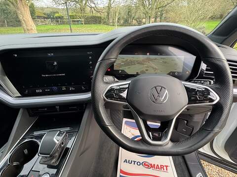 Volkswagen Touareg 3.0 TSI V6 Black Edition SUV 5dr Petrol Tiptronic 4Motion Euro 6 (s/s) (340 ps) - U10003821