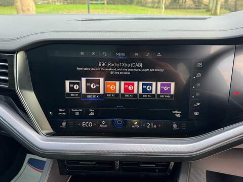 Volkswagen Touareg 3.0 TSI V6 Black Edition SUV 5dr Petrol Tiptronic 4Motion Euro 6 (s/s) (340 ps) - U10003821