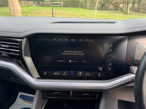 Volkswagen Touareg 3.0 TSI V6 Black Edition SUV 5dr Petrol Tiptronic 4Motion Euro 6 (s/s) (340 ps) - U10003821