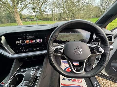 Volkswagen Touareg 3.0 TSI V6 Black Edition SUV 5dr Petrol Tiptronic 4Motion Euro 6 (s/s) (340 ps) - U10003821