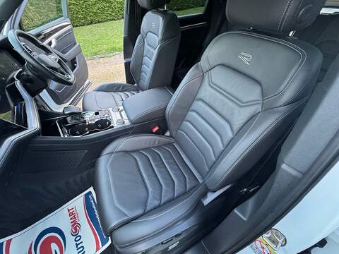 Volkswagen Touareg 3.0 TSI V6 Black Edition SUV 5dr Petrol Tiptronic 4Motion Euro 6 (s/s) (340 ps) - U10003821