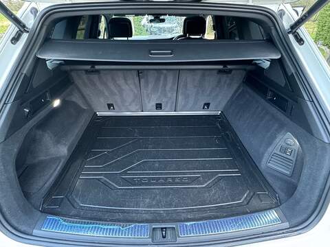 Volkswagen Touareg 3.0 TSI V6 Black Edition SUV 5dr Petrol Tiptronic 4Motion Euro 6 (s/s) (340 ps) - U10003821