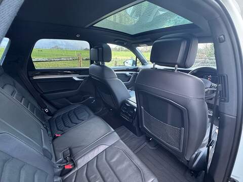 Volkswagen Touareg 3.0 TSI V6 Black Edition SUV 5dr Petrol Tiptronic 4Motion Euro 6 (s/s) (340 ps) - U10003821