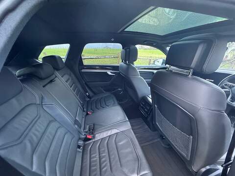 Volkswagen Touareg 3.0 TSI V6 Black Edition SUV 5dr Petrol Tiptronic 4Motion Euro 6 (s/s) (340 ps) - U10003821