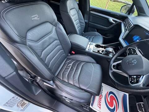 Volkswagen Touareg 3.0 TSI V6 Black Edition SUV 5dr Petrol Tiptronic 4Motion Euro 6 (s/s) (340 ps) - U10003821