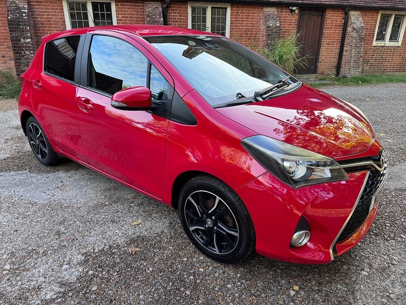Toyota Yaris 1.33 Dual VVT-i Design Hatchback 5dr Petrol Manual Euro 6 (Safety Sense) (99 ps) - U10003822