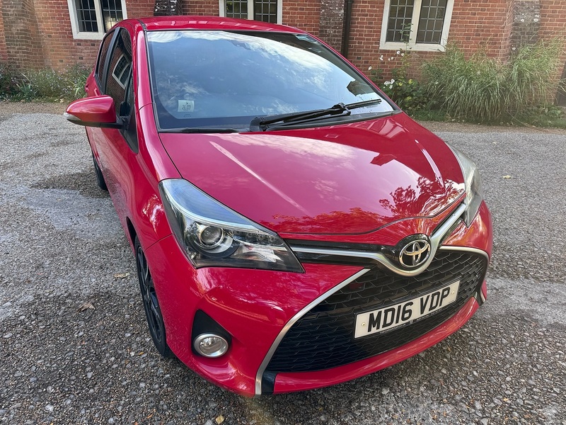 Toyota Yaris 1.33 Dual VVT-i Design Hatchback 5dr Petrol Manual Euro 6 (Safety Sense) (99 ps) - U10003822