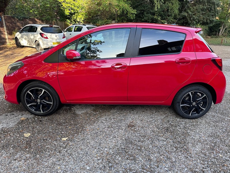 Toyota Yaris 1.33 Dual VVT-i Design Hatchback 5dr Petrol Manual Euro 6 (Safety Sense) (99 ps) - U10003822