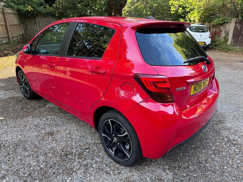 Toyota Yaris 1.33 Dual VVT-i Design Hatchback 5dr Petrol Manual Euro 6 (Safety Sense) (99 ps) - U10003822