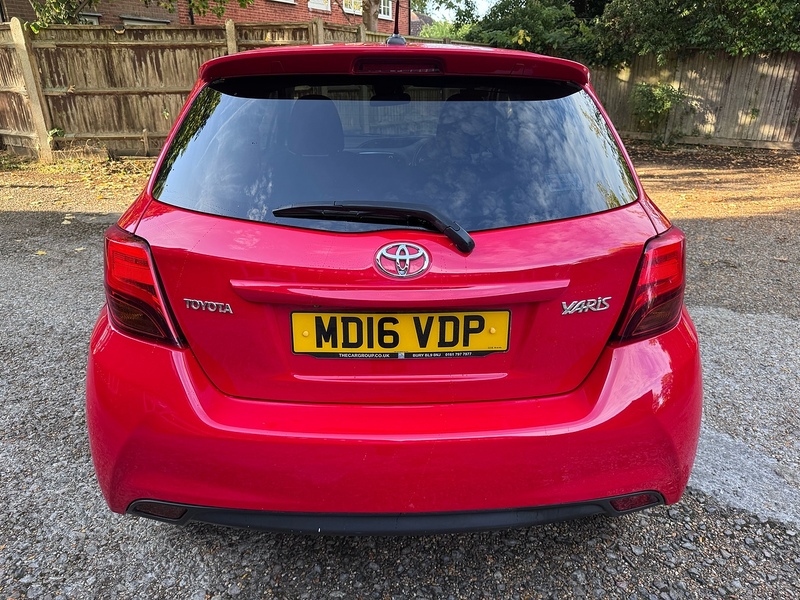 Toyota Yaris 1.33 Dual VVT-i Design Hatchback 5dr Petrol Manual Euro 6 (Safety Sense) (99 ps) - U10003822