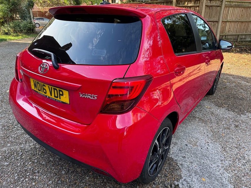Toyota Yaris 1.33 Dual VVT-i Design Hatchback 5dr Petrol Manual Euro 6 (Safety Sense) (99 ps) - U10003822
